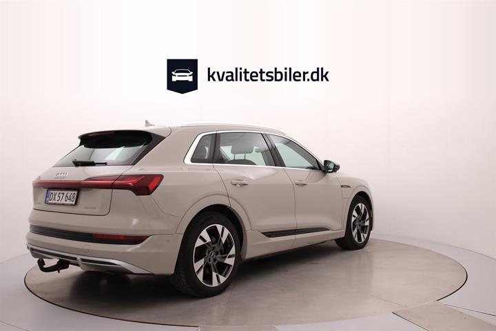 Beige Audi e-tron fra 2020