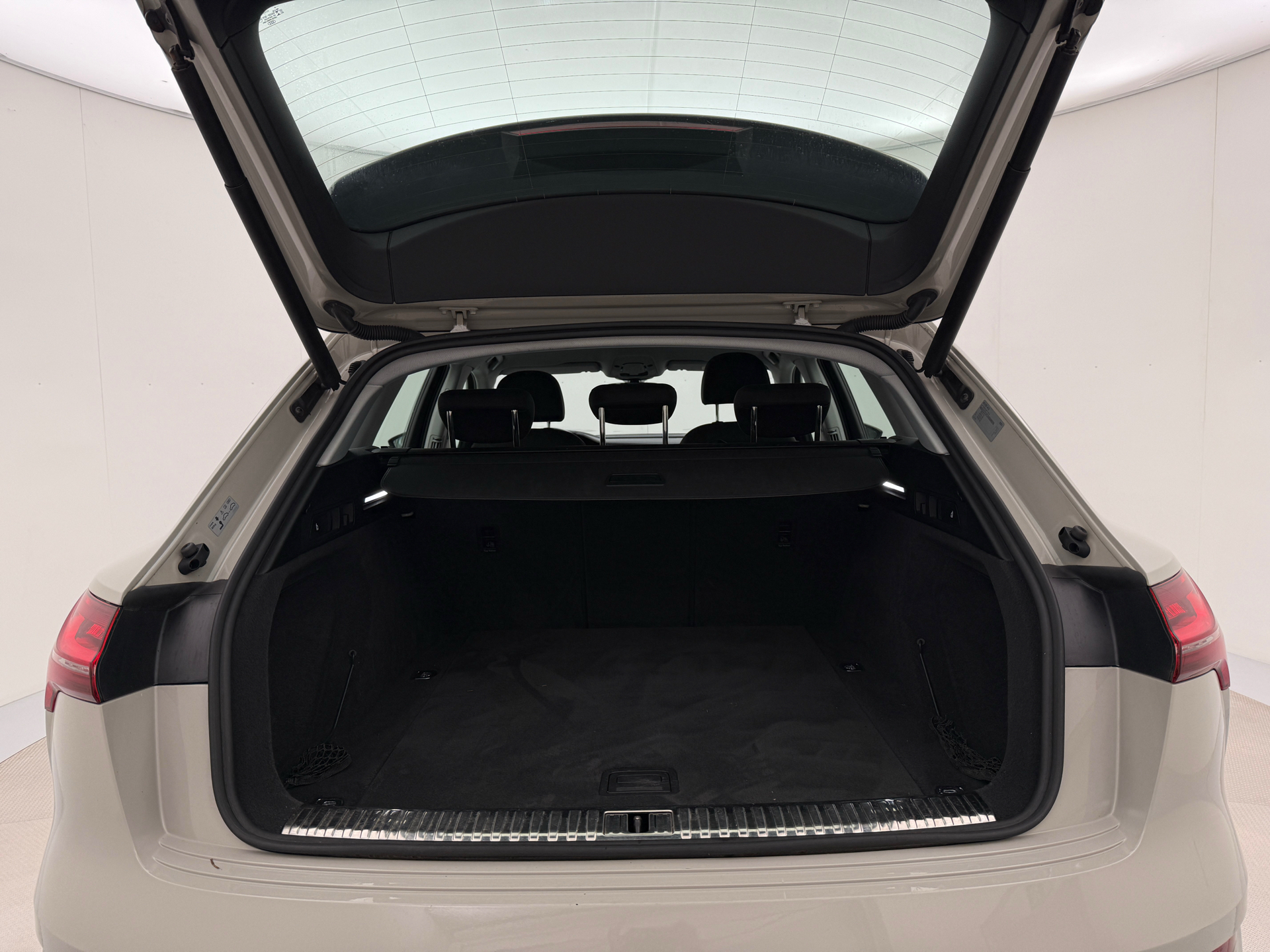 Beige Audi e-tron fra 2020