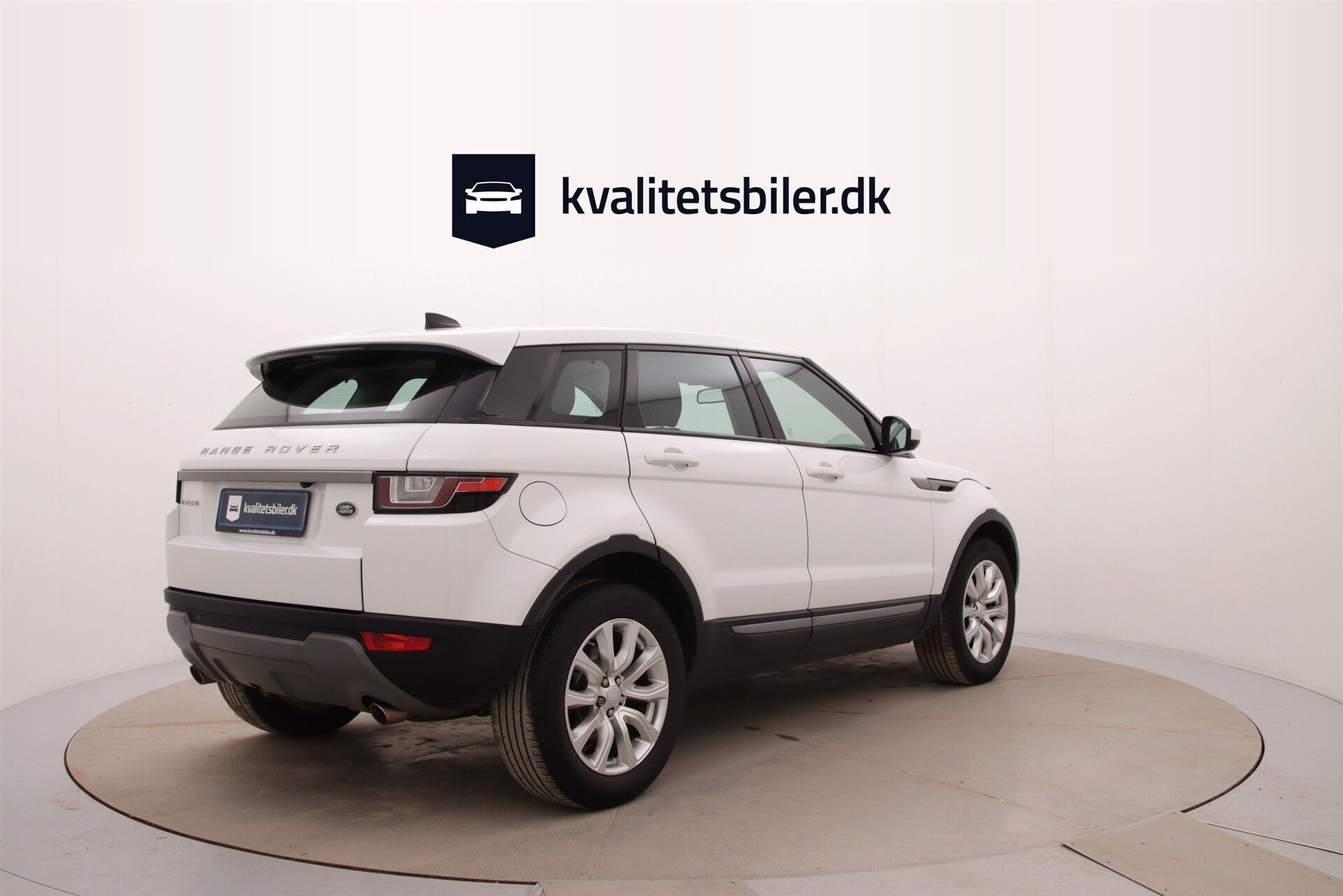 Hvid Land Rover Range Rover evoque fra 2018