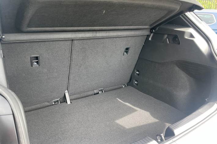 Sølv Cupra Born fra 2022