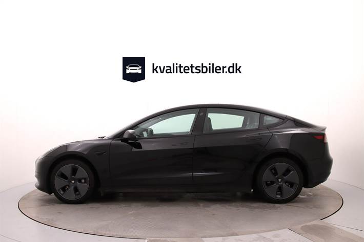 Sort Tesla Model 3 fra 2022