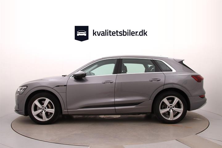 Grå Audi e-tron fra 2020