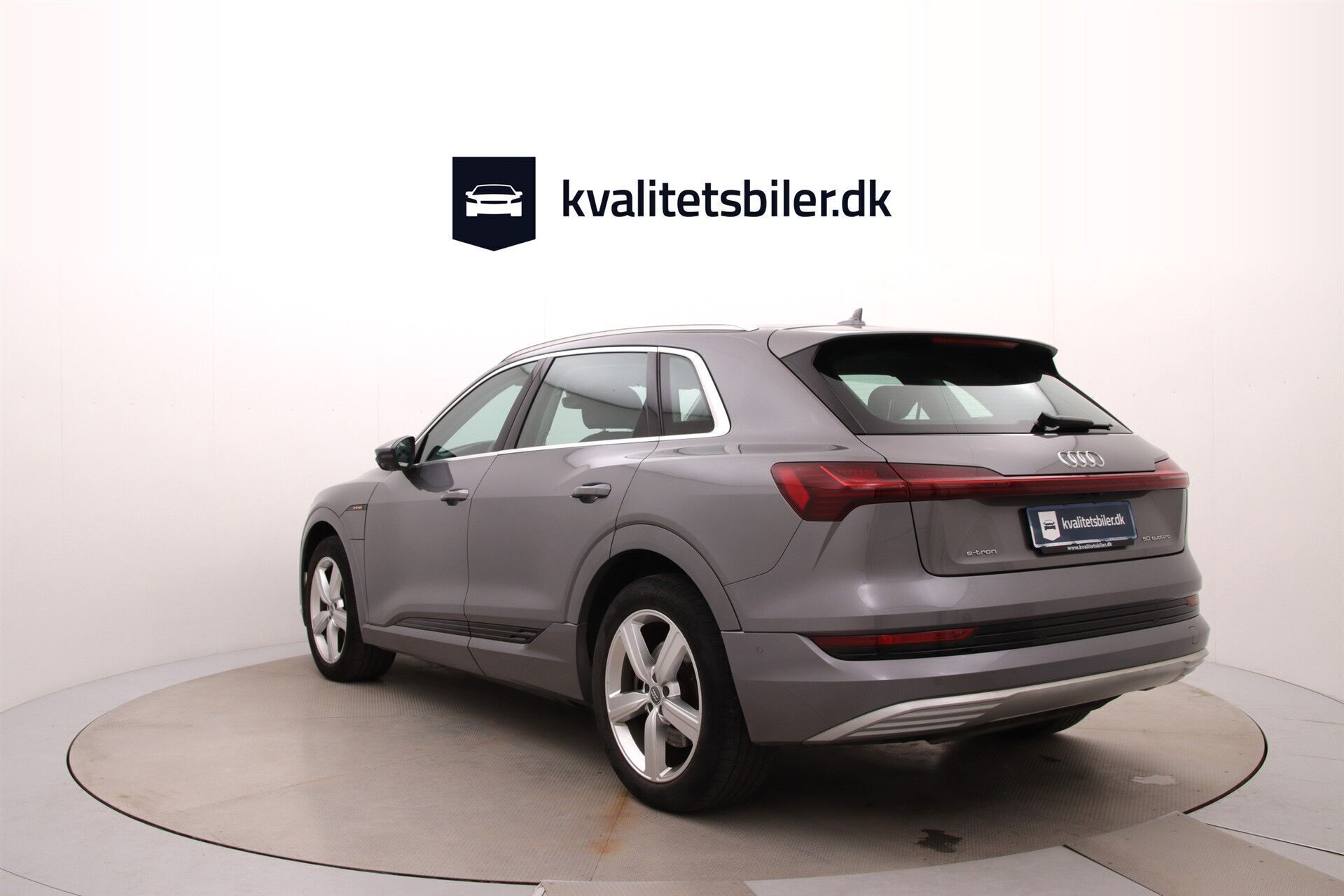 Grå Audi e-tron fra 2020