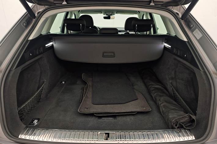 Grå Audi e-tron fra 2020