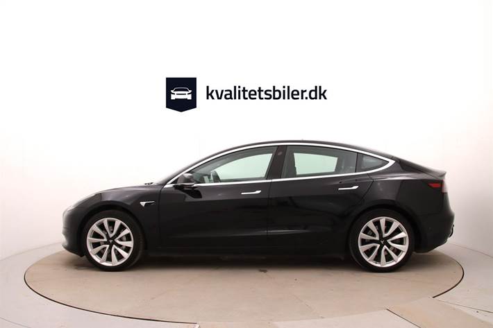 Sort Tesla Model 3 fra 2020