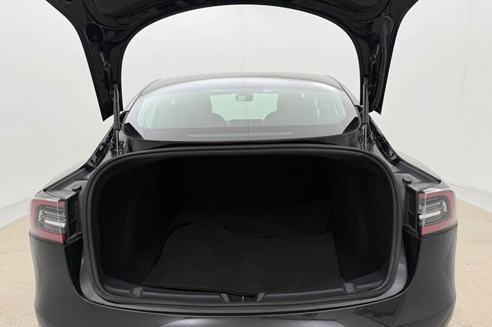 Sort Tesla Model 3 fra 2020