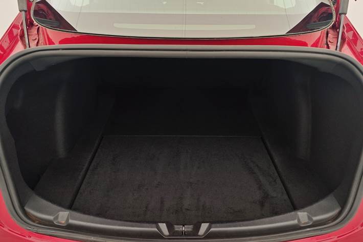 Rød Tesla Model 3 fra 2020