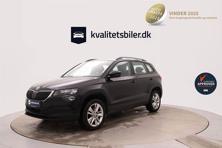 Sort Skoda Karoq fra 2020 set udefra