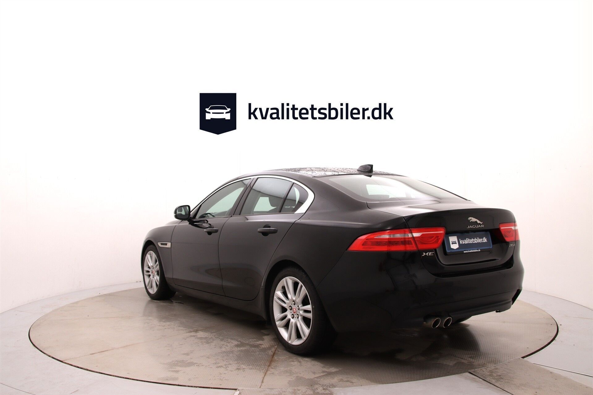 Sort Jaguar XE fra 2018