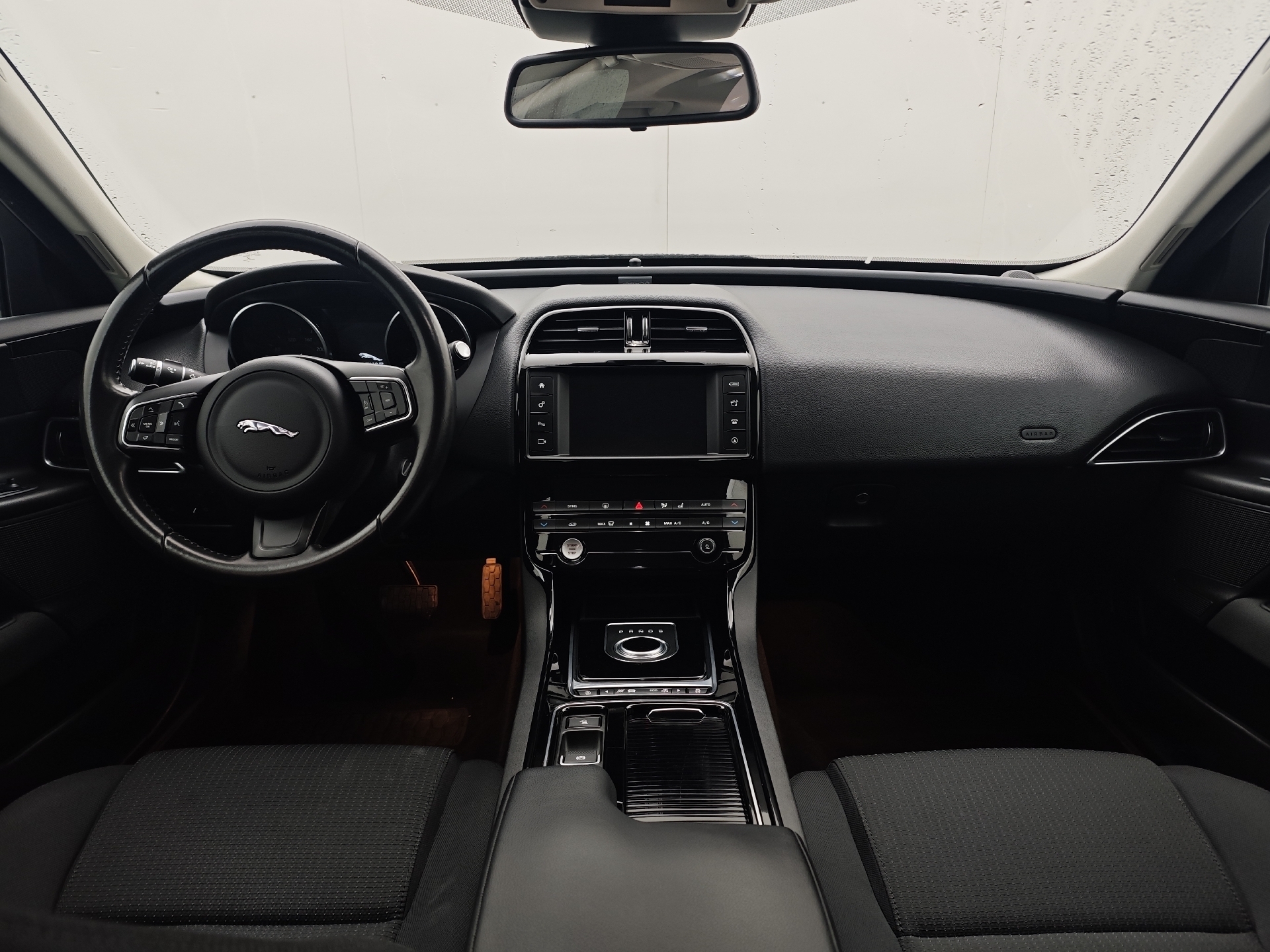 Jaguar XE 20d Automatic, 180hp, 2018