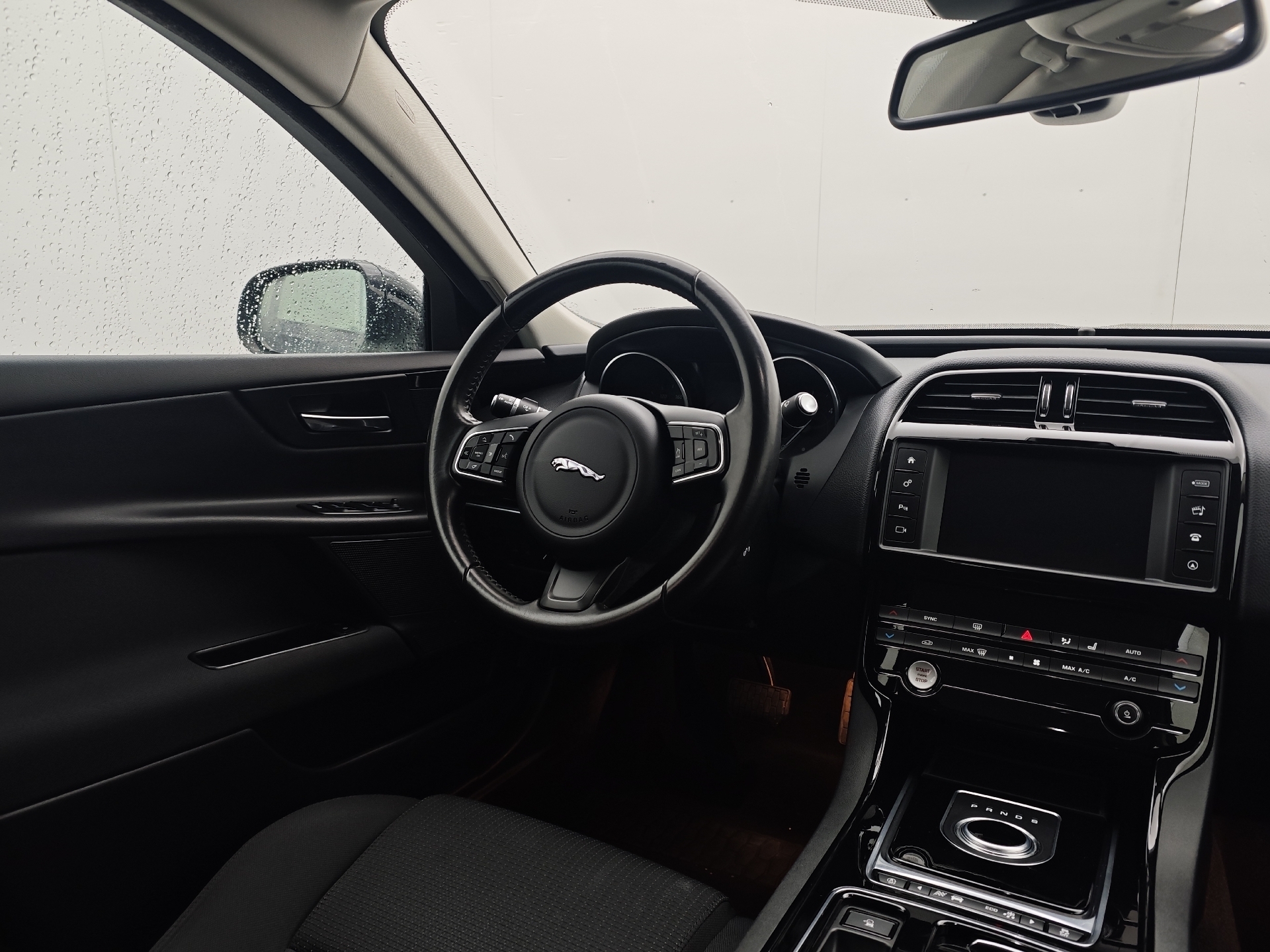 Jaguar XE 20d Automatic, 180hp, 2018