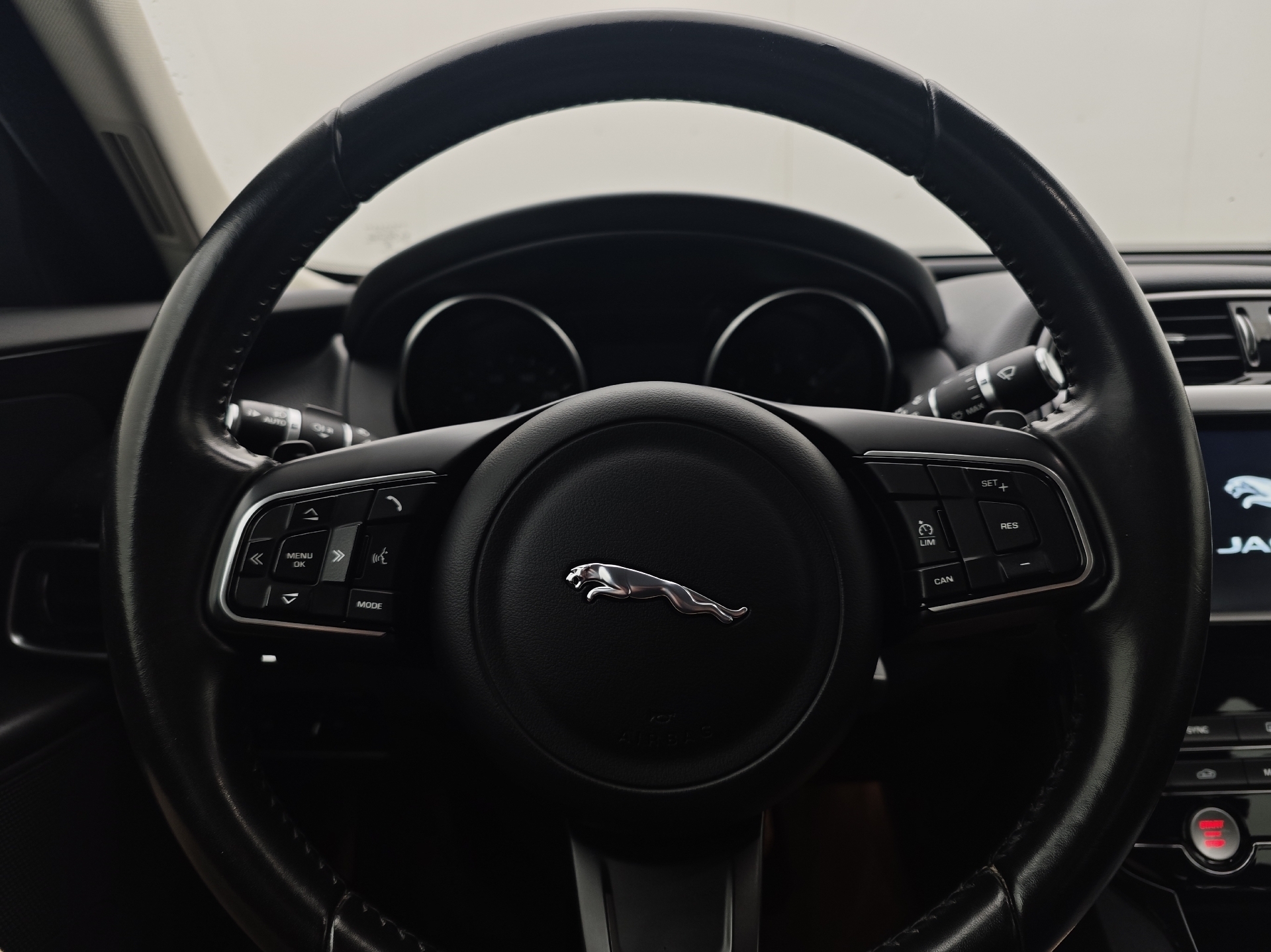 Jaguar XE 20d Automatic, 180hp, 2018