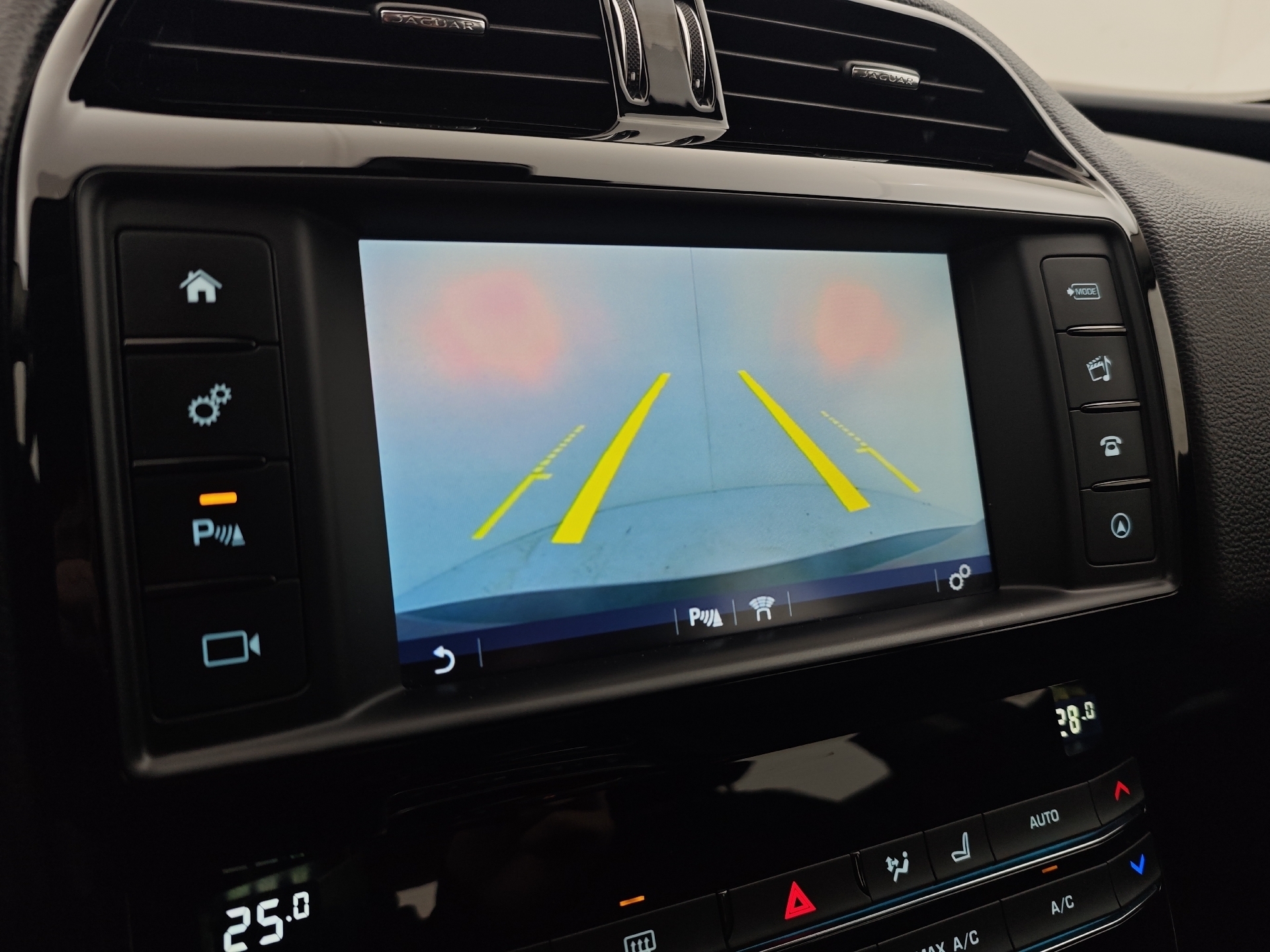 Jaguar XE 20d Automatic, 180hp, 2018