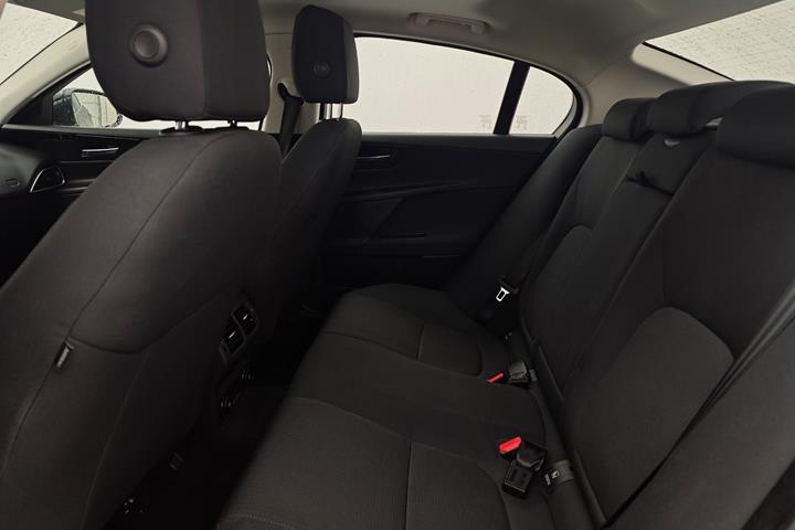 Sort Jaguar XE fra 2018