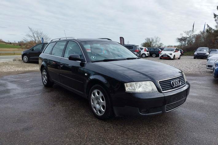 Gul Audi A6 fra 2004