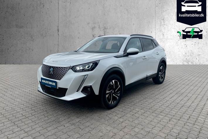 Hvid Peugeot e-2008 fra 2021 set udefra