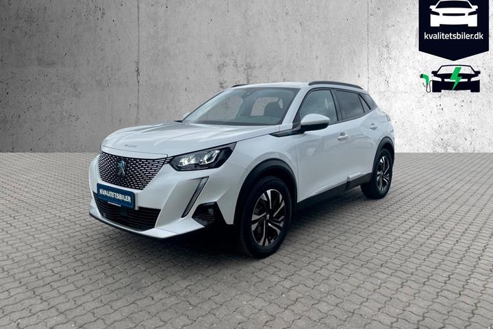 Hvid Peugeot e-2008 fra 2021 set udefra