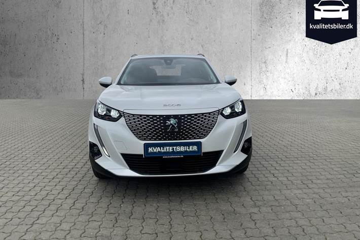 Hvid Peugeot e-2008 fra 2021