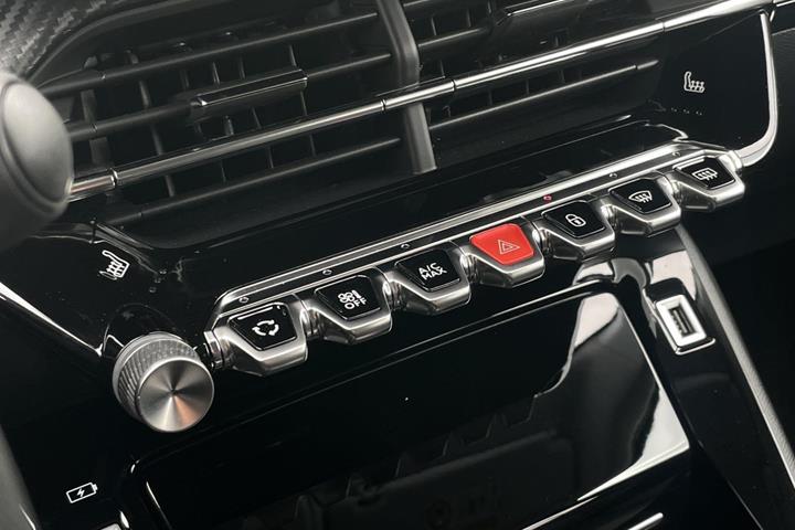 Hvid Peugeot e-2008 fra 2021