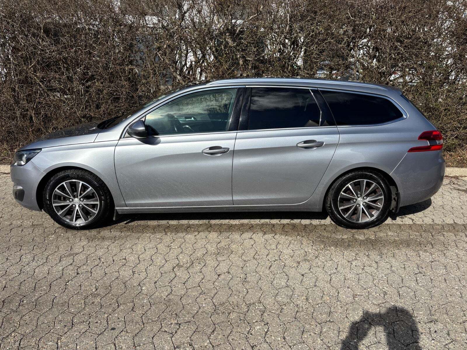 Peugeot 308 1,2 e-THP 130 Allure SW EAT6