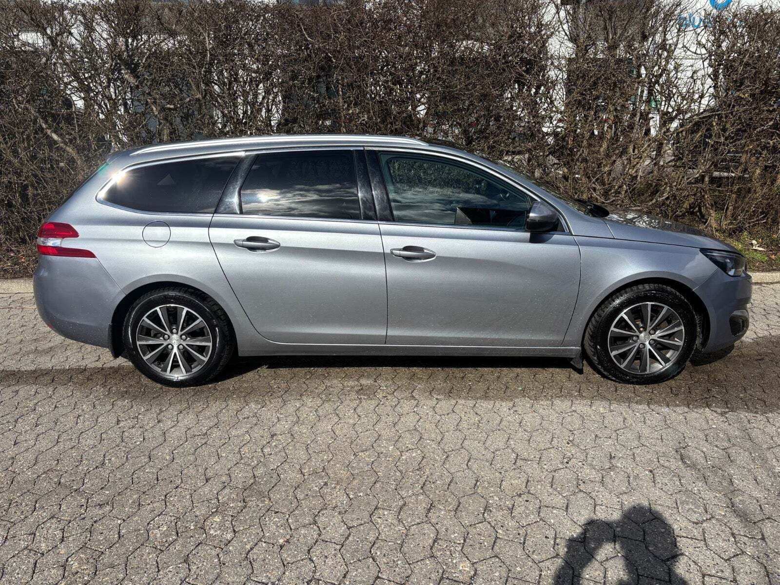 Peugeot 308 1,2 e-THP 130 Allure SW EAT6