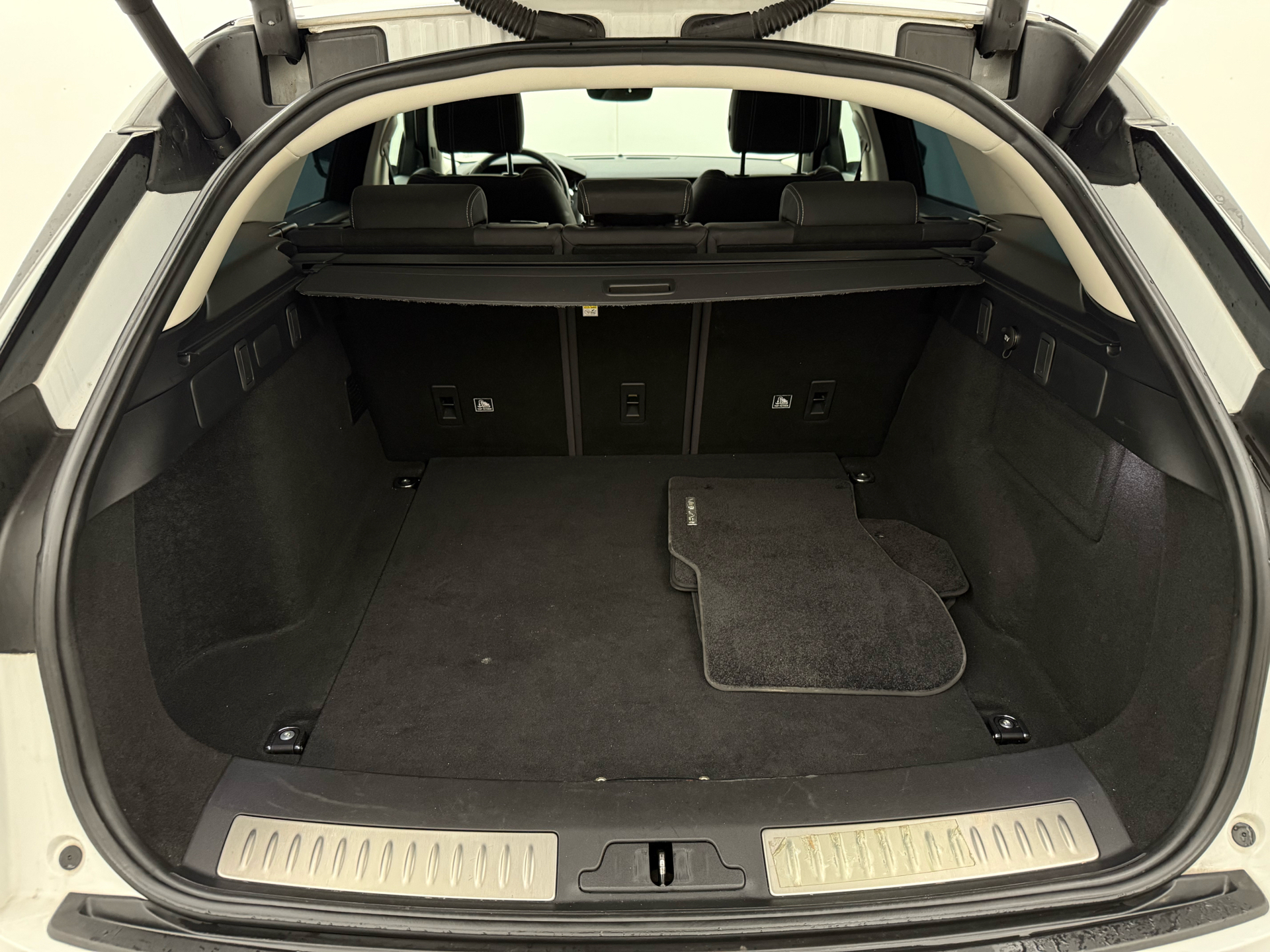 Hvid Land Rover Range Rover Velar fra 2019