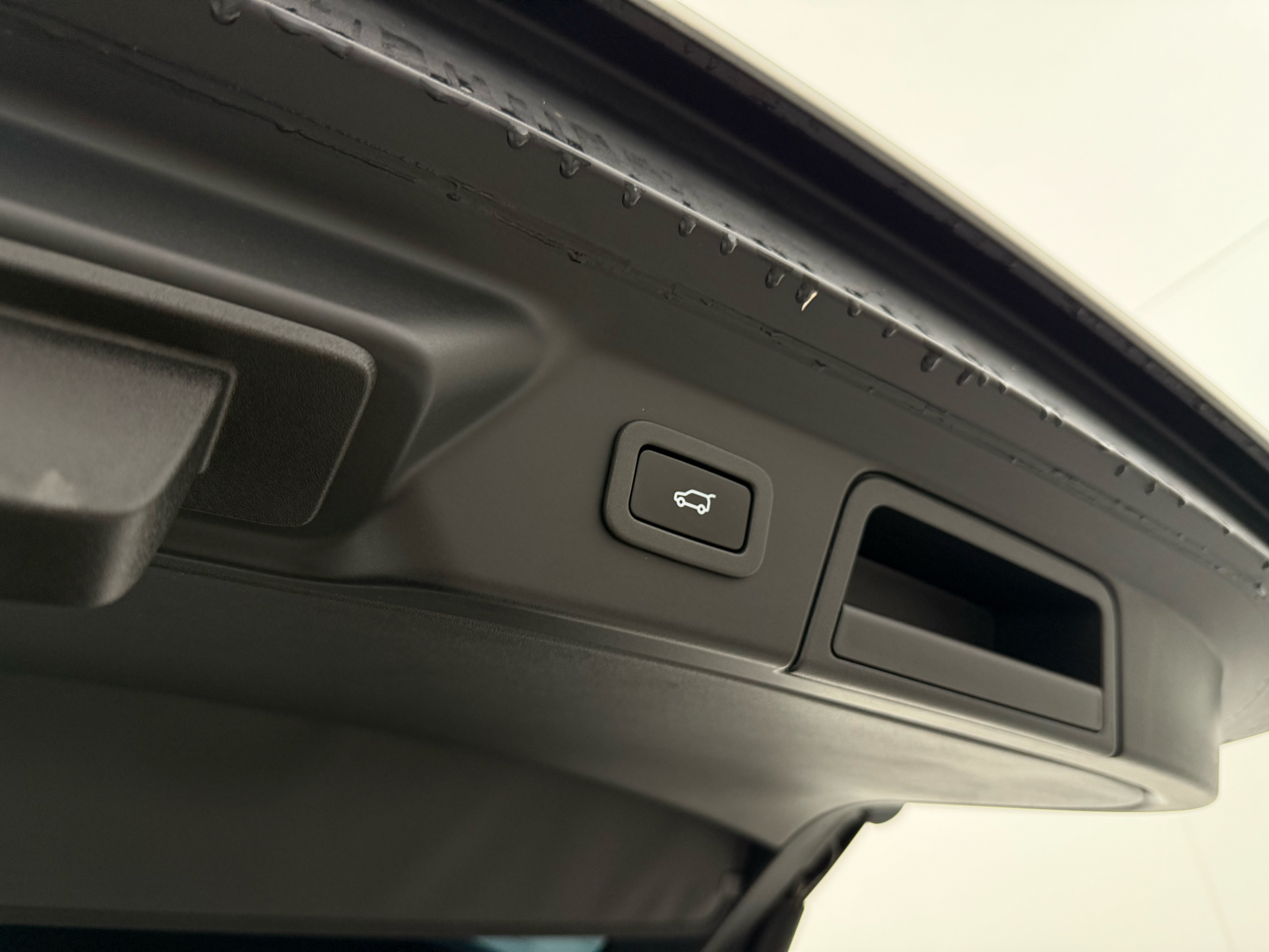 Hvid Land Rover Range Rover Velar fra 2019