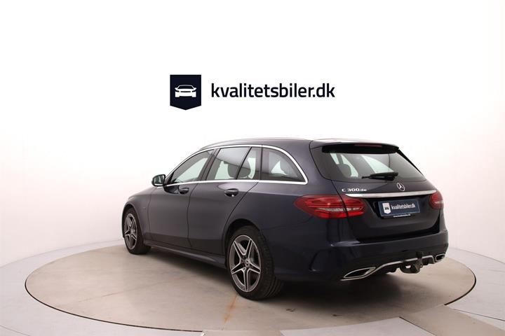 Blå Mercedes C300 de fra 2020