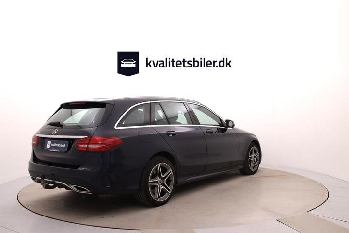 Blå Mercedes C300 de fra 2020