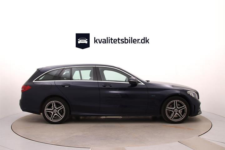Blå Mercedes C300 de fra 2020