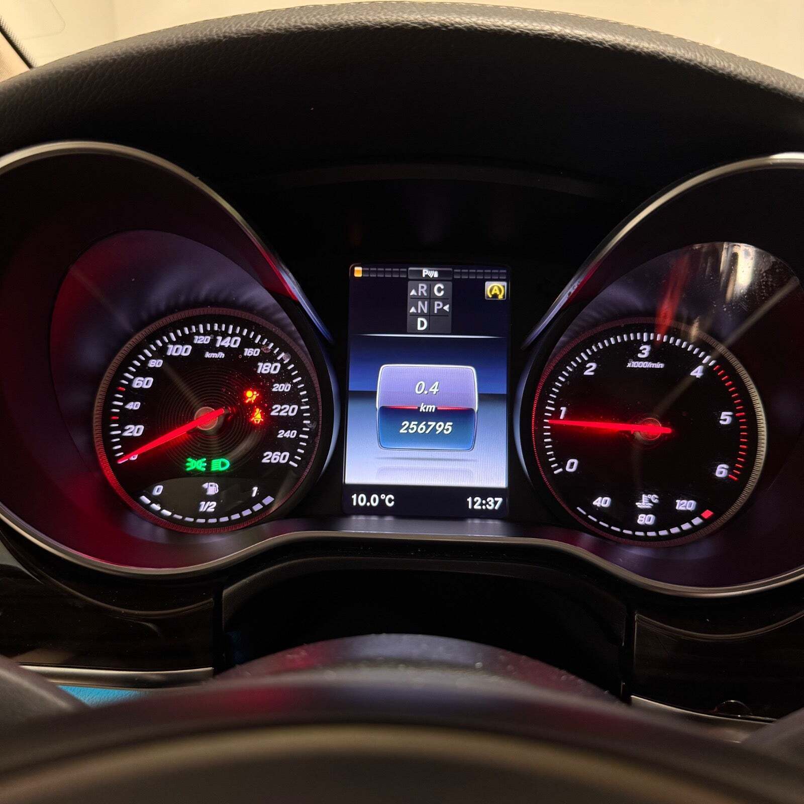 Blå Mercedes V250 d fra 2018