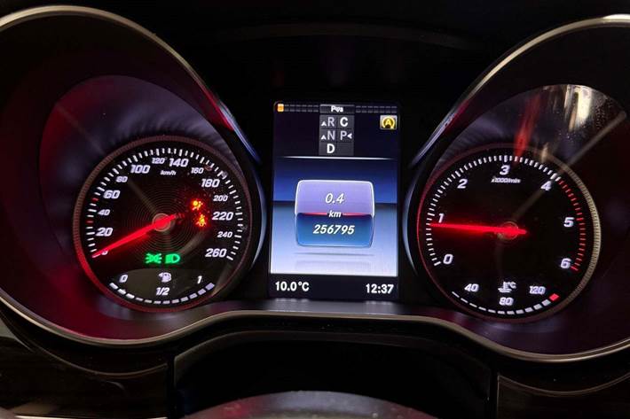 Blå Mercedes V250 d fra 2018