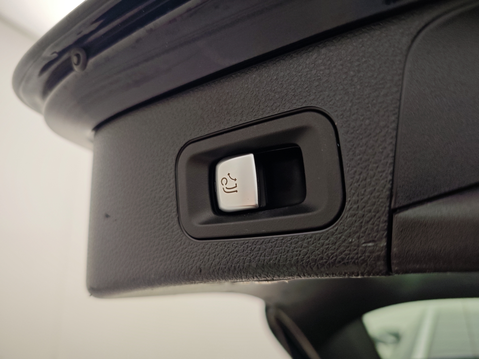 Blå Mercedes C300 de fra 2020