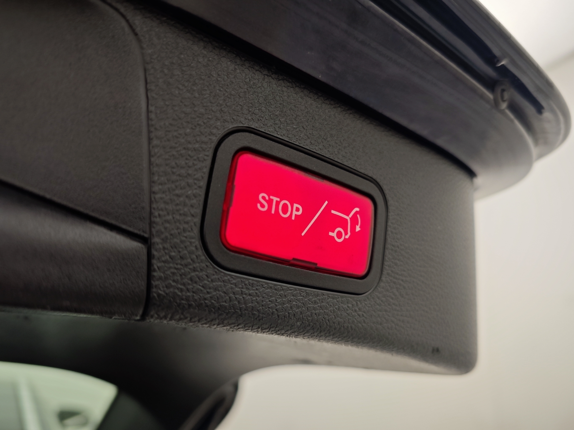 Blå Mercedes C300 de fra 2020
