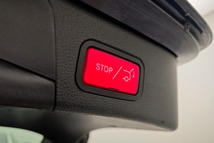 Blå Mercedes C300 de fra 2020