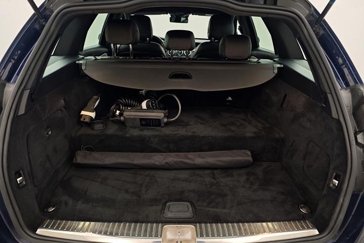Blå Mercedes C300 de fra 2020
