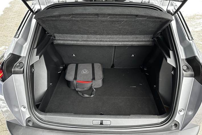 Grå Peugeot e-2008 fra 2025