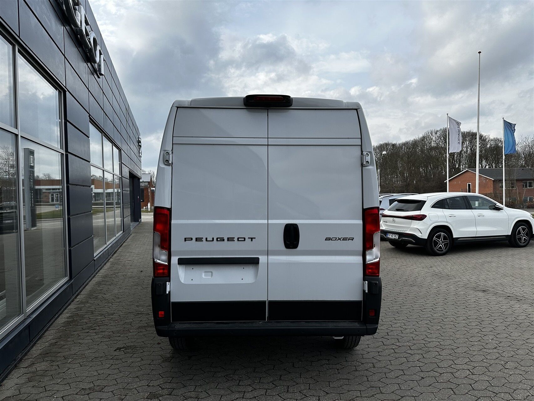 Hvid Peugeot Boxer fra 2025