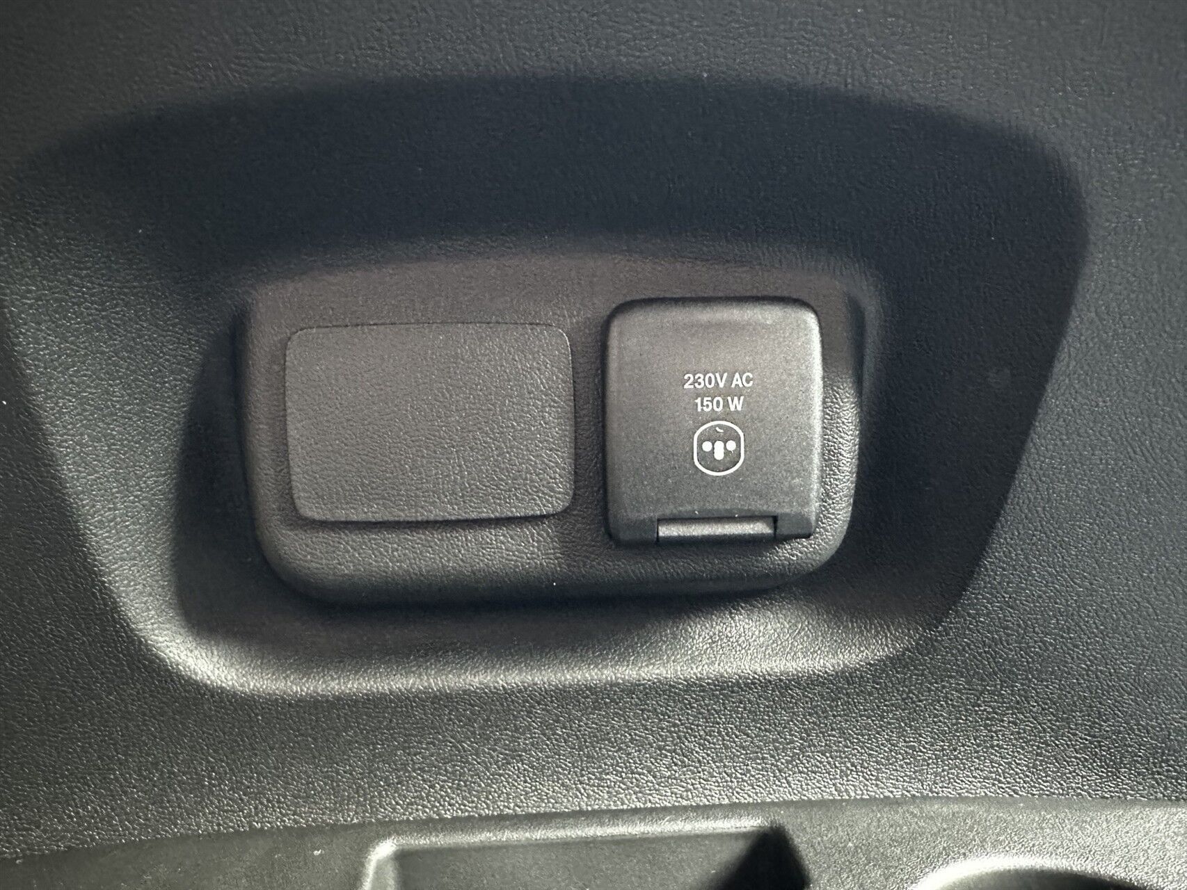 Hvid Peugeot Boxer fra 2025
