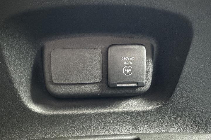 Hvid Peugeot Boxer fra 2025