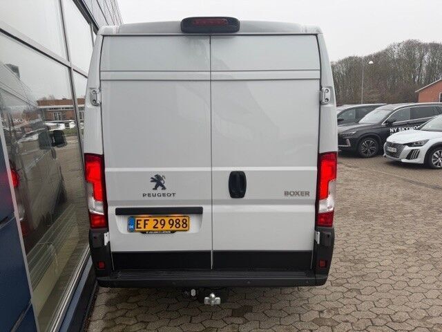 Hvid Peugeot Boxer fra 2025
