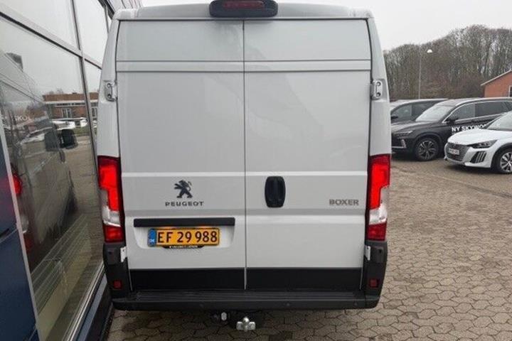 Hvid Peugeot Boxer fra 2025