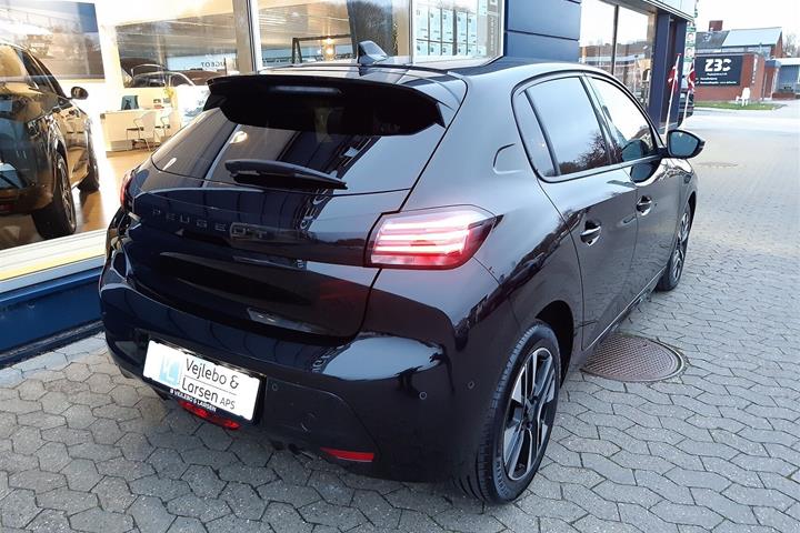 Sort Peugeot 208 fra 2024
