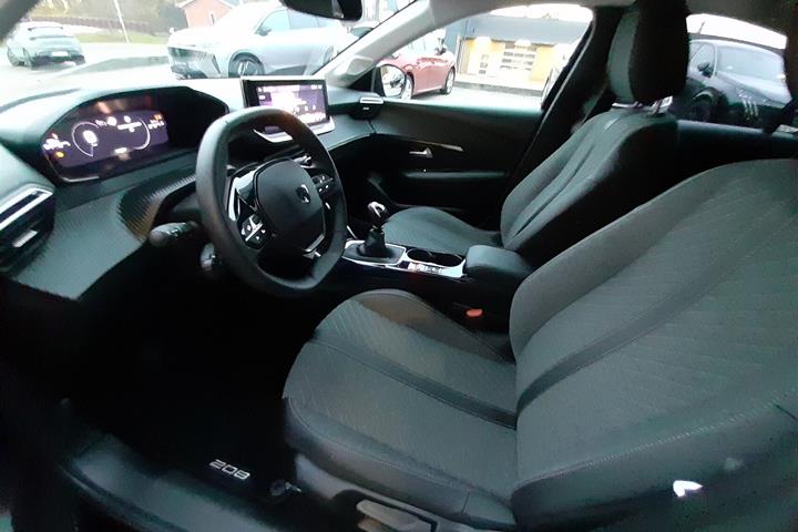 Sort Peugeot 208 fra 2024