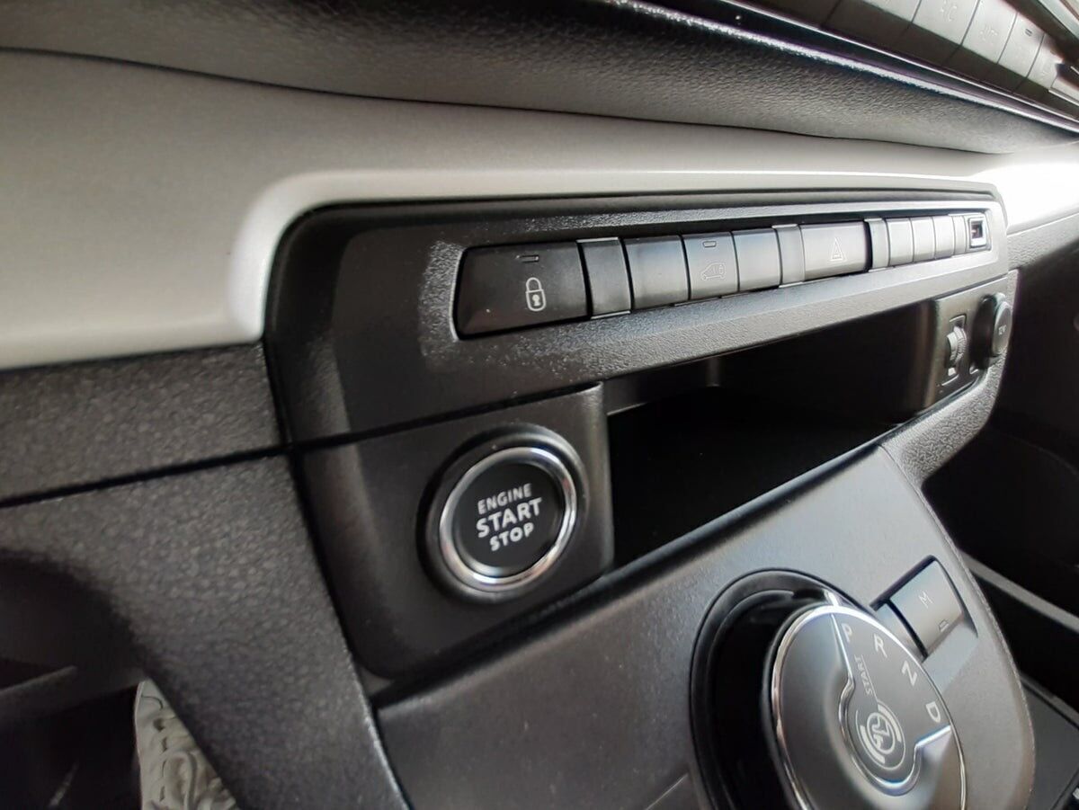 Hvid Peugeot Expert fra 2024