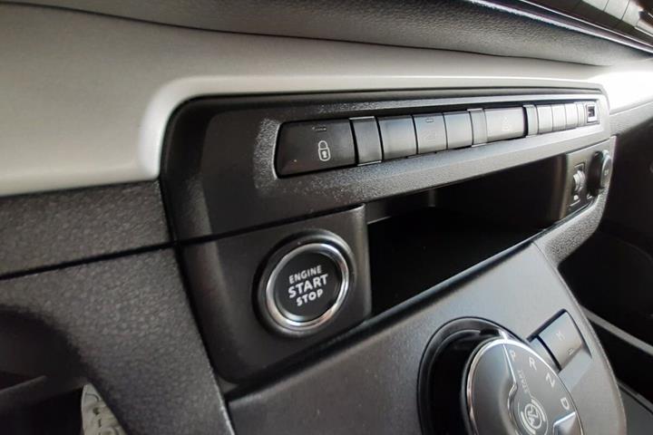 Hvid Peugeot Expert fra 2024
