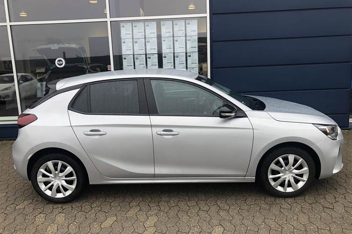 Grå Opel Corsa fra 2022