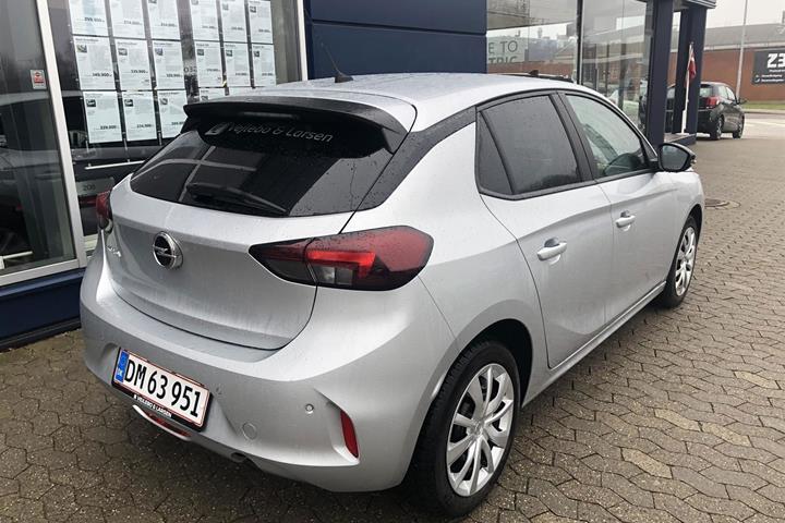 Grå Opel Corsa fra 2022