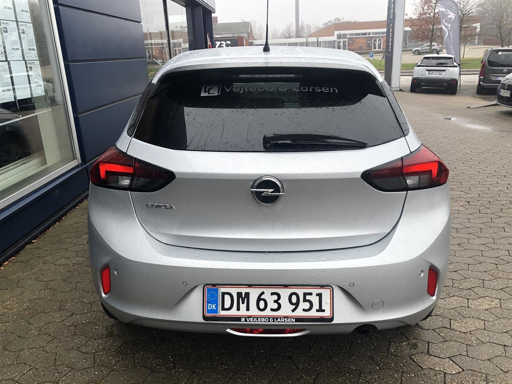 Grå Opel Corsa fra 2022