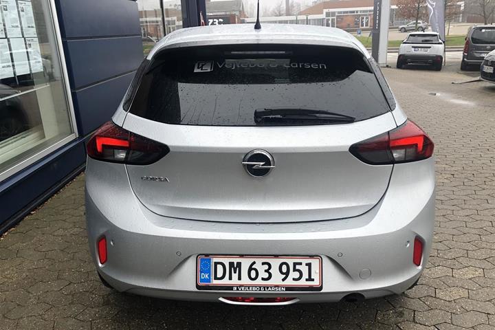 Grå Opel Corsa fra 2022